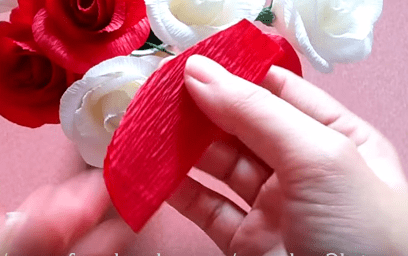 cách làm hoa hồng bằng giấy nhún