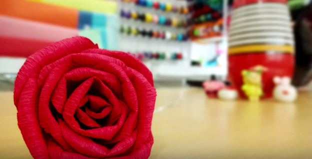 cách làm hoa hồng bằng giấy nhún